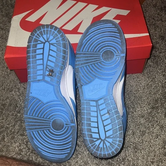 university blue dunks size 9